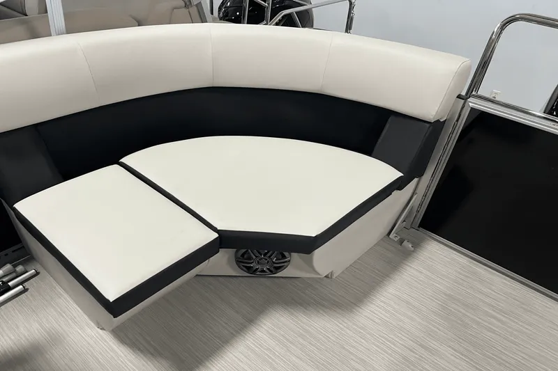 Slide: The Image of Harris 210 Breeze 2025 - 8