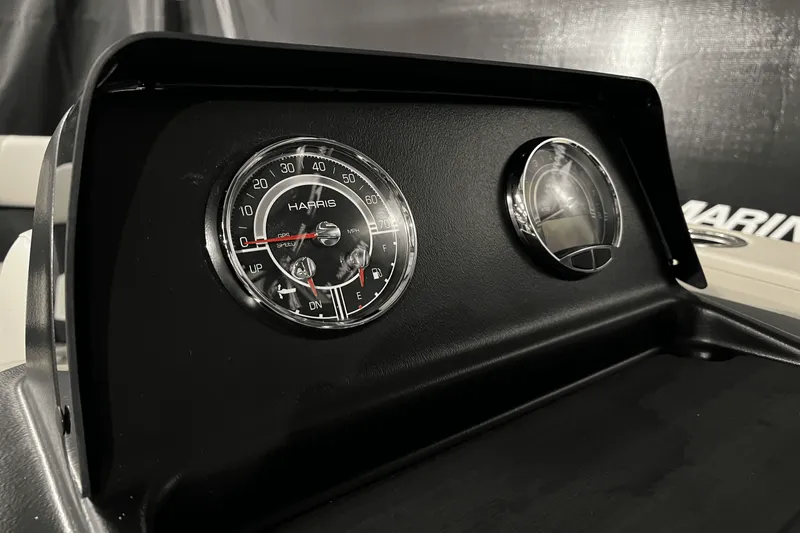 Slide: The Image of Harris 210 Breeze 2025 - 12