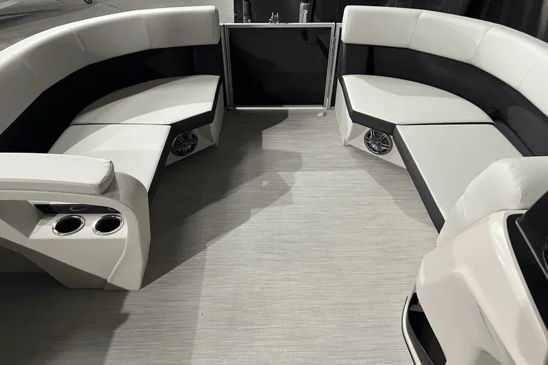 Slide: The Image of Harris 210 Breeze 2025 - 14