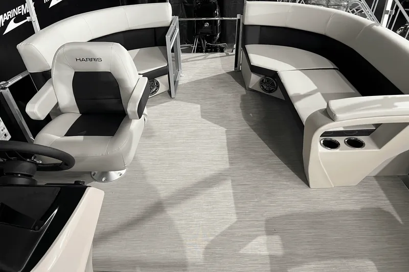 Slide: The Image of Harris 210 Breeze 2025 - 15