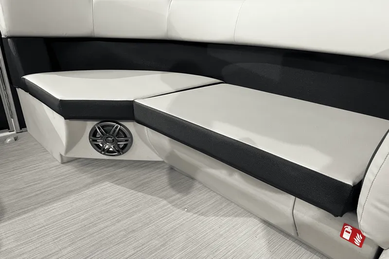 Slide: The Image of Harris 210 Breeze 2025 - 16