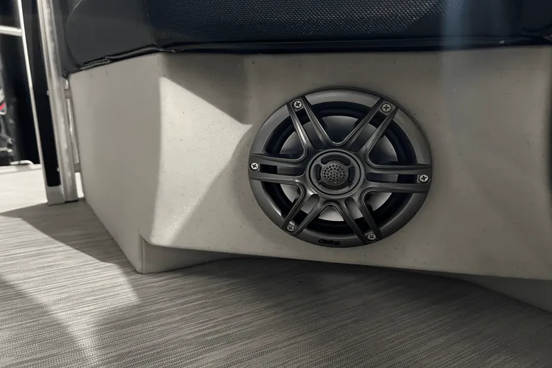 Slide: The Image of Harris 210 Breeze 2025 - 17