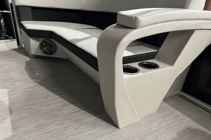 Slide: The Image of Harris 210 Breeze 2025 - 18