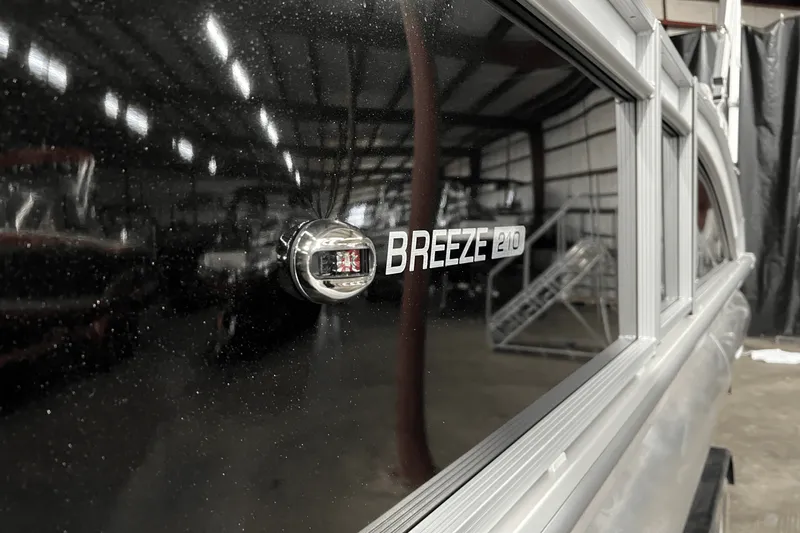 Slide: The Image of Harris 210 Breeze 2025 - 2