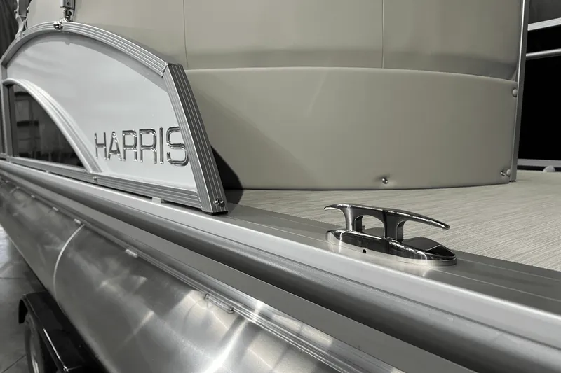 Slide: The Image of Harris 210 Breeze 2025 - 4