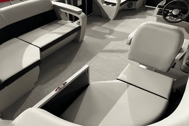 Slide: The Image of Harris 210 Breeze 2025 - 7