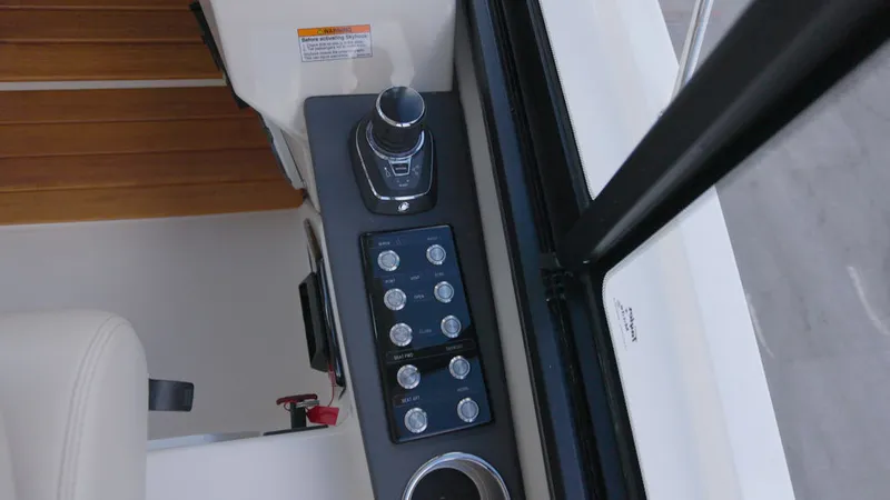 Slide: The Image of Boston Whaler 365 Conquest 2026 - 12