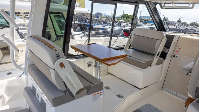 Slide: The Image of Boston Whaler 365 Conquest 2026 - 30