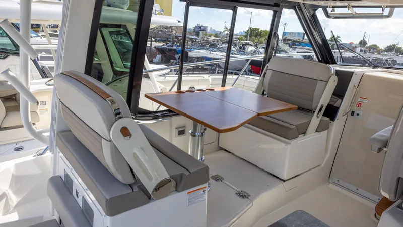 Slide: The Image of Boston Whaler 365 Conquest 2026 - 31