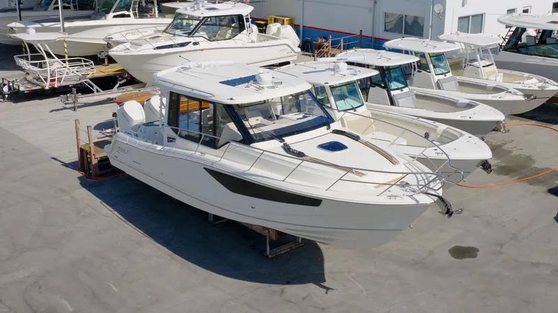 Slide: The Image of Boston Whaler 365 Conquest 2026 - 32