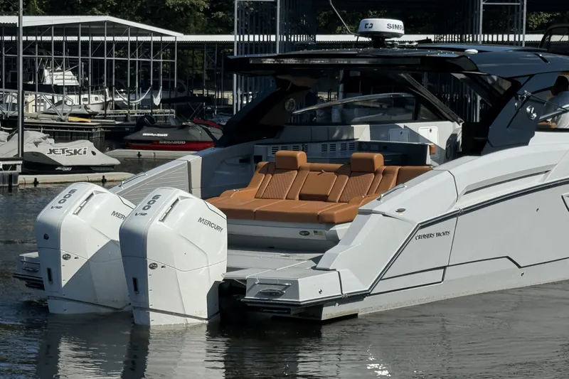 Slide: The Image of Cruisers 42 GLS Outboard 2025 - 17