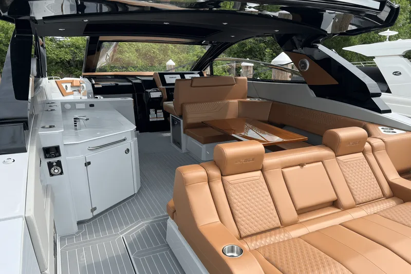 Slide: The Image of Cruisers 42 GLS Outboard 2025 - 25