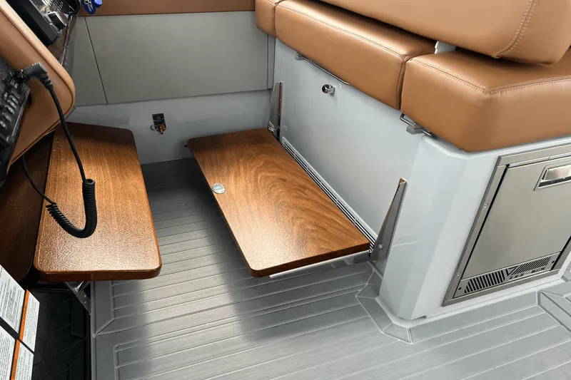 Slide: The Image of Cruisers 42 GLS Outboard 2025 - 36