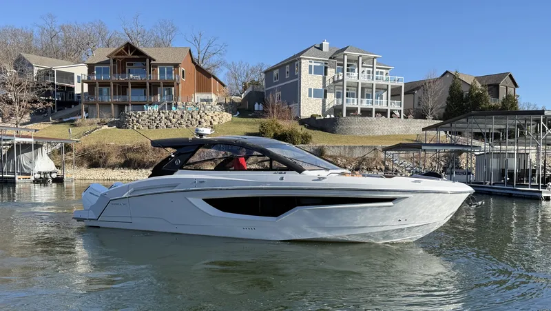 Slide: The Image of Cruisers 42 GLS Outboard 2025 - 4