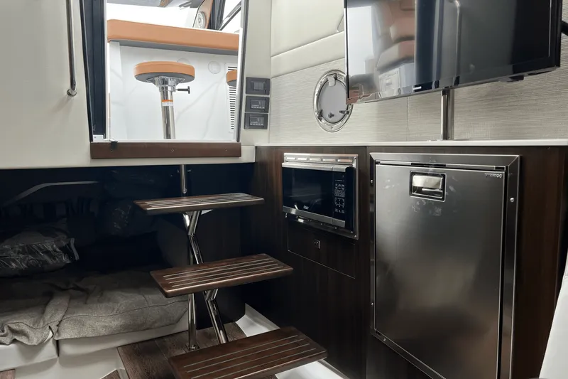 Slide: The Image of Cruisers 42 GLS Outboard 2025 - 40