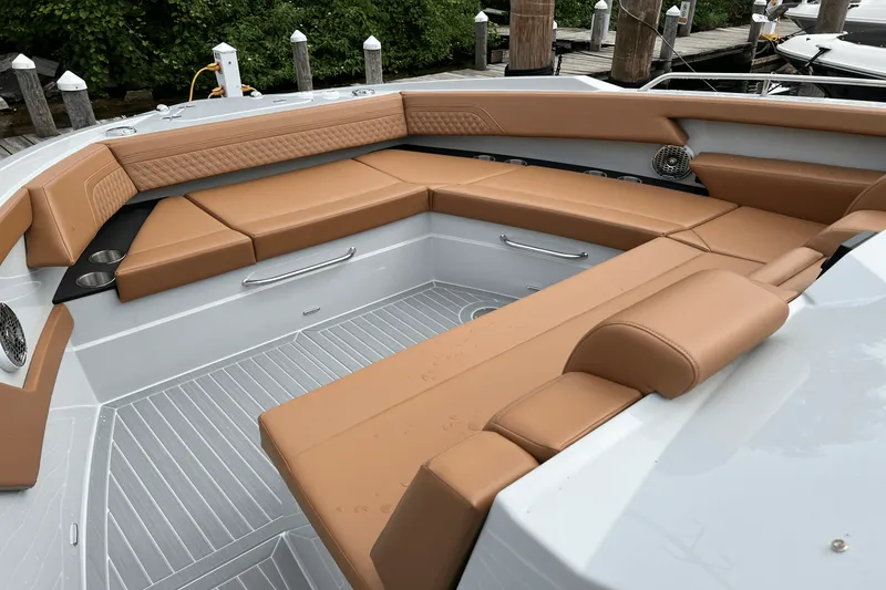 Slide: The Image of Cruisers 42 GLS Outboard 2025 - 45