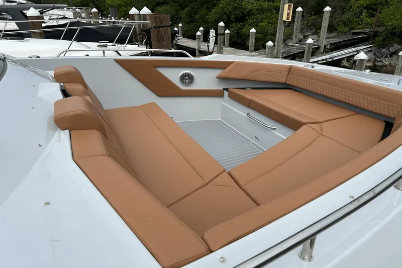 Slide: The Image of Cruisers 42 GLS Outboard 2025 - 47