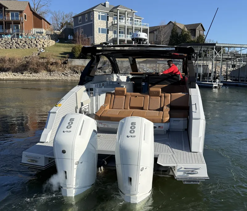 Slide: The Image of Cruisers 42 GLS Outboard 2025 - 8