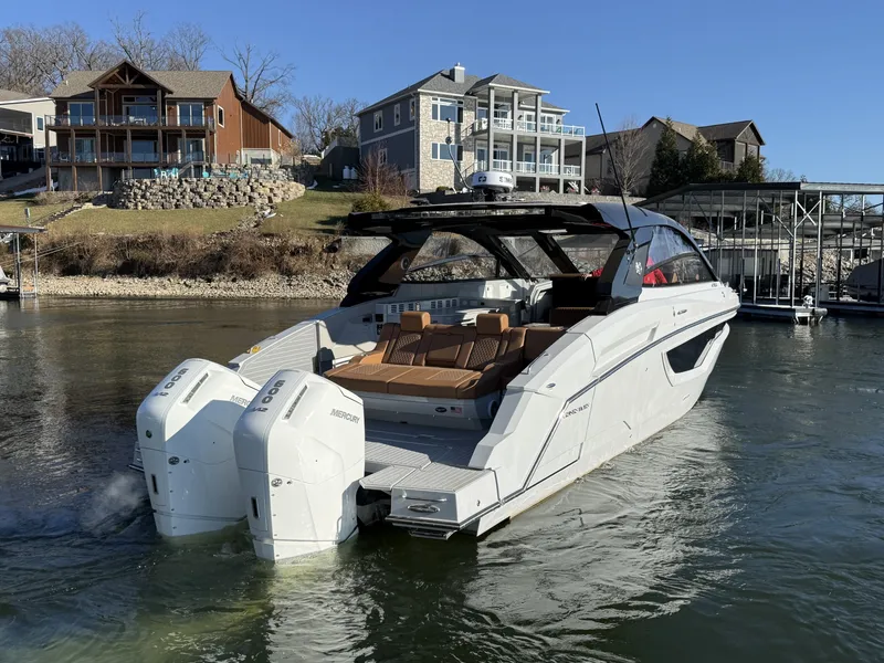 Slide: The Image of Cruisers 42 GLS Outboard 2025 - 9