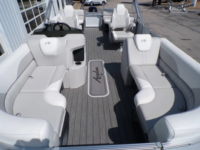 Slide: The Image of Avalon LSZ 2385 QL 2024 - 17