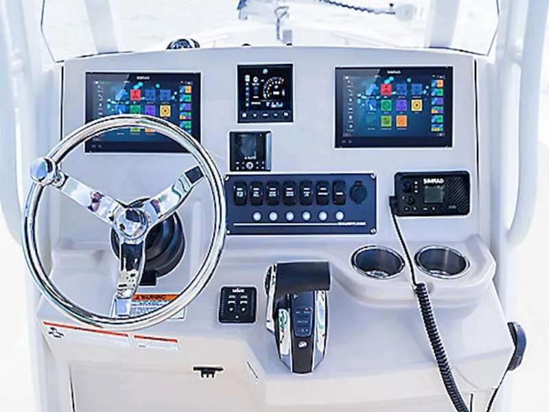 Slide: The Image of Boston Whaler 220 Dauntless 2026 - 2