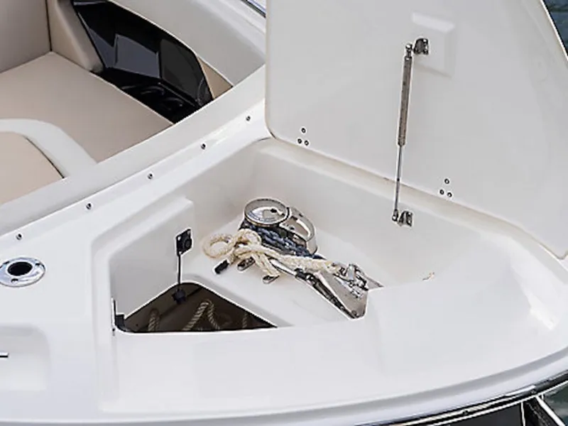 Slide: The Image of Boston Whaler 280 Vantage 2026 - 4