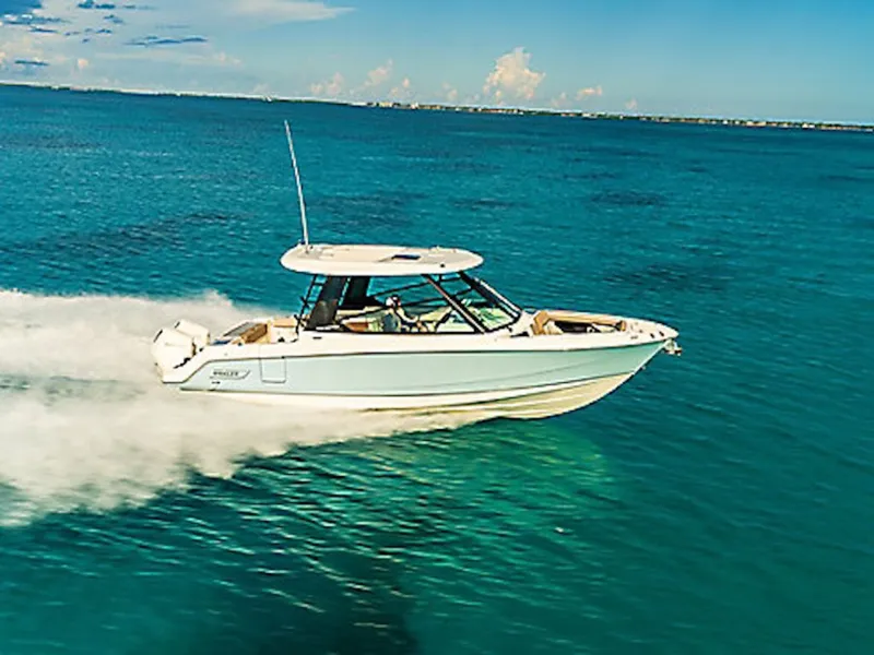 Slide: The Image of Boston Whaler 330 Vantage 2026 - 1