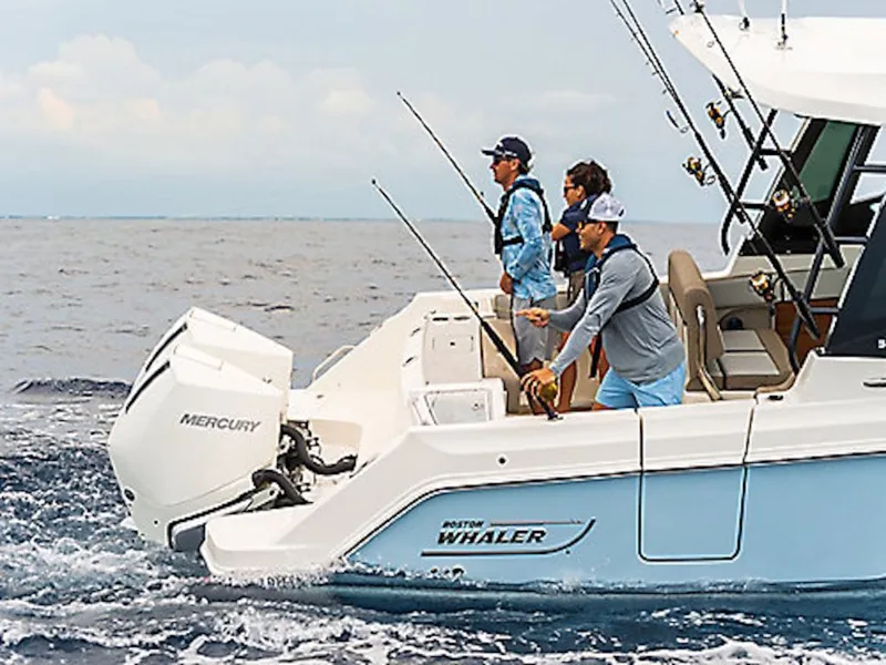 Slide: The Image of Boston Whaler 330 Vantage 2026 - 4