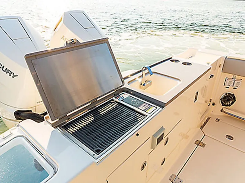 Slide: The Image of Boston Whaler 330 Vantage 2026 - 5