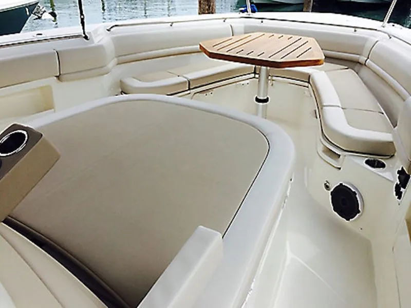 Slide: The Image of Boston Whaler 380 Outrage 2026 - 3