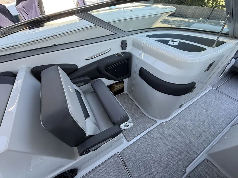 Slide: The Image of Crownline Boats 318 XSS 2026 - 13