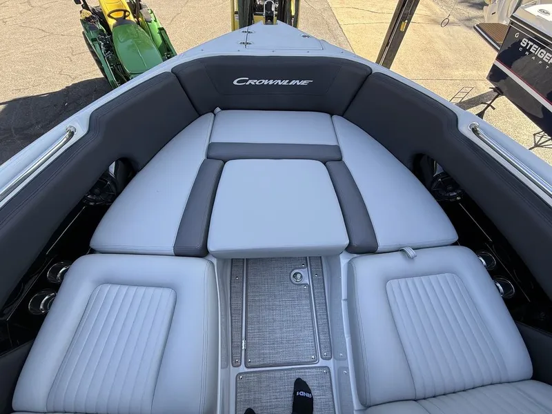Slide: The Image of Crownline Boats 318 XSS 2026 - 15