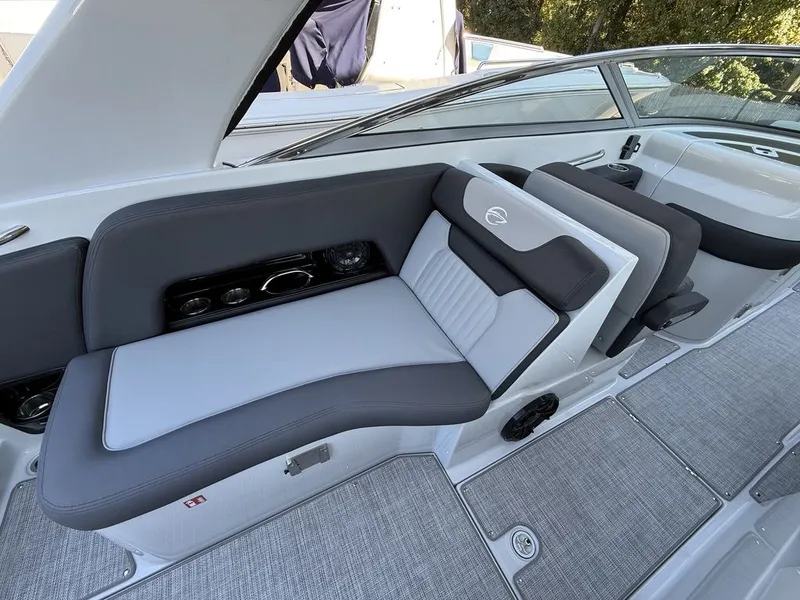 Slide: The Image of Crownline Boats 318 XSS 2026 - 9