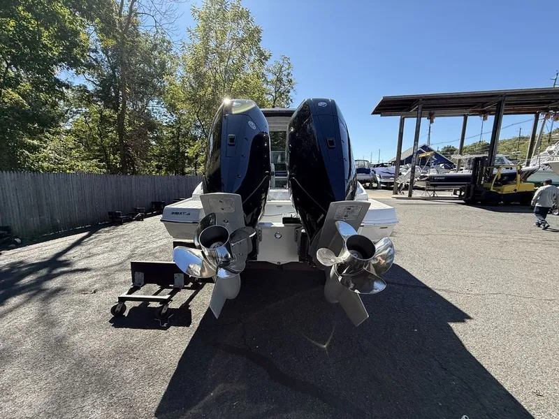 Slide: The Image of Crownline Boats 318 XSS 2026 - 5