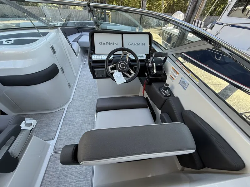 Slide: The Image of Crownline Boats 318 XSS 2026 - 11