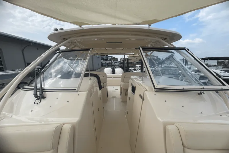 Slide: The Image of Grady-White Freedom 307 2025 - 10