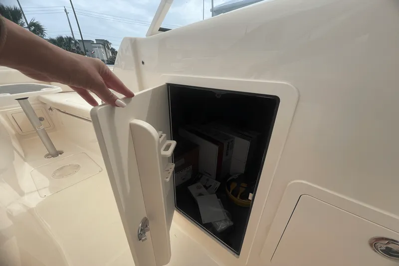 Slide: The Image of Grady-White Freedom 307 2025 - 15