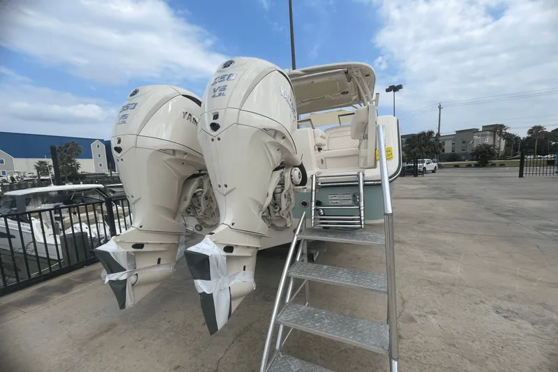 Slide: The Image of Grady-White Freedom 307 2025 - 17