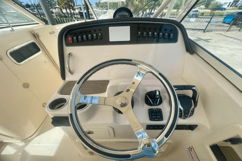 Slide: The Image of Grady-White Freedom 307 2025 - 5