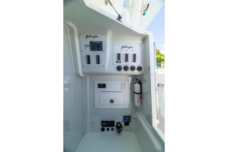 Slide: The Image of Yellowfin 42 Offshore 2011 - 46