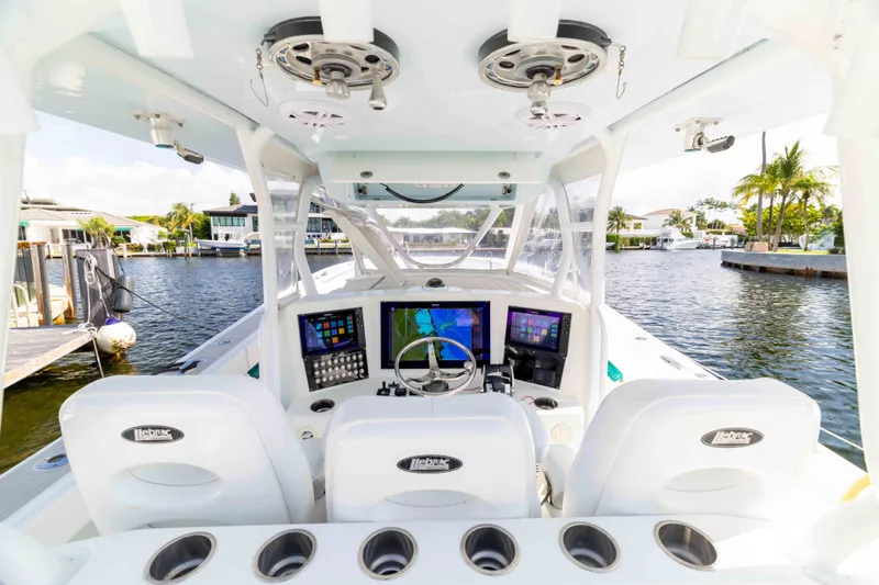 Slide: The Image of Yellowfin 42 Offshore 2011 - 13