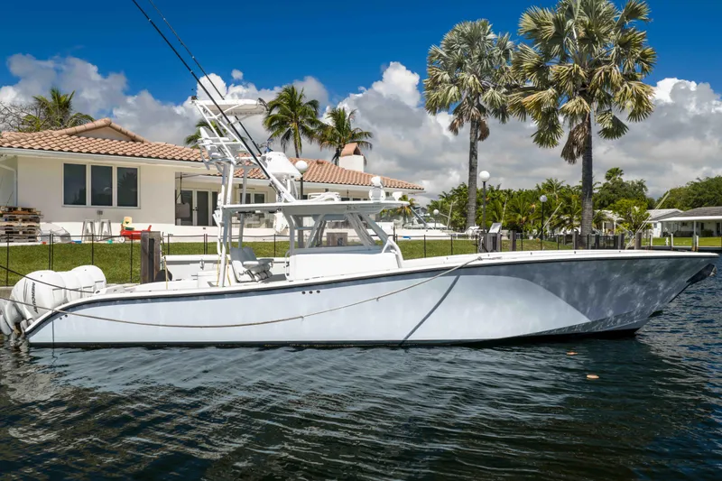 The Image of Yellowfin 42 Offshore 2011 - 0