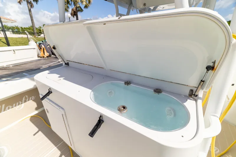 Slide: The Image of Yellowfin 42 Offshore 2011 - 32