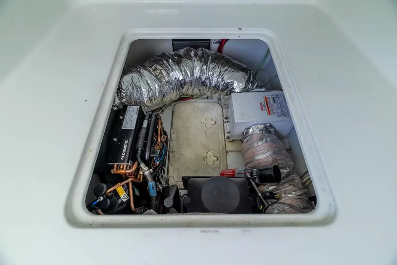 Slide: The Image of Yellowfin 42 Offshore 2011 - 1