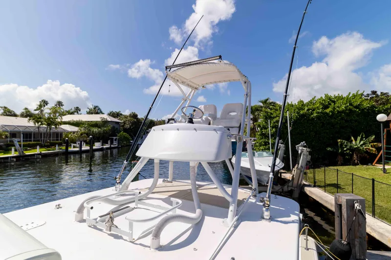 Slide: The Image of Yellowfin 42 Offshore 2011 - 40
