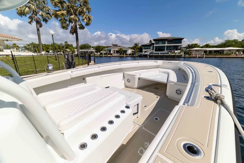 Slide: The Image of Yellowfin 42 Offshore 2011 - 32