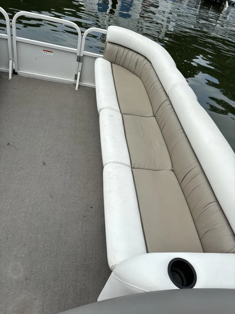 Slide: The Image of Crestliner Crestliner 2281 Sport LX 2004 - 4