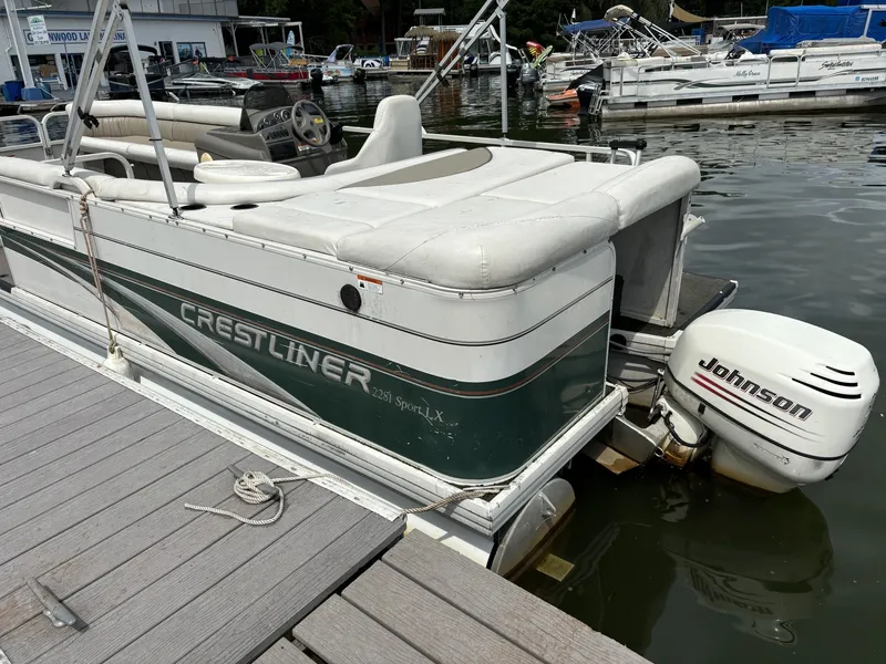 The Image of Crestliner Crestliner 2281 Sport LX 2004 - undefined