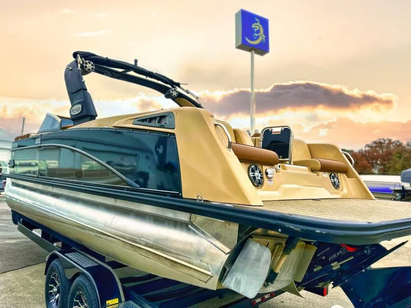 Slide: The Image of Avalon Waketoon 2021 - 1