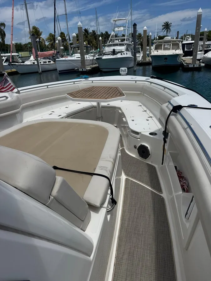 Slide: The Image of Boston Whaler 380 Outrage 2021 - 18